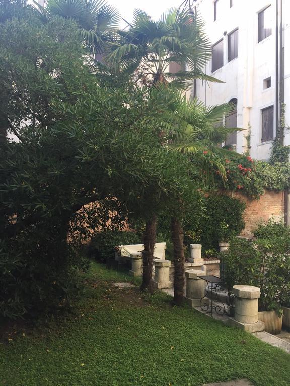 In A Lovely Garden Biennale Flat Venedig Eksteriør billede